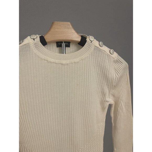 Chanel Cream Ribbed Knit Sweater With Button Shoulder Detail & Textured Design - Picture 3 of 15